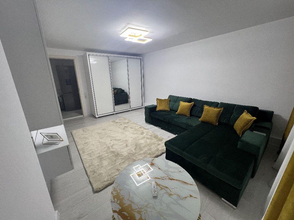 Vând garsoniera spațioasă recent renovata