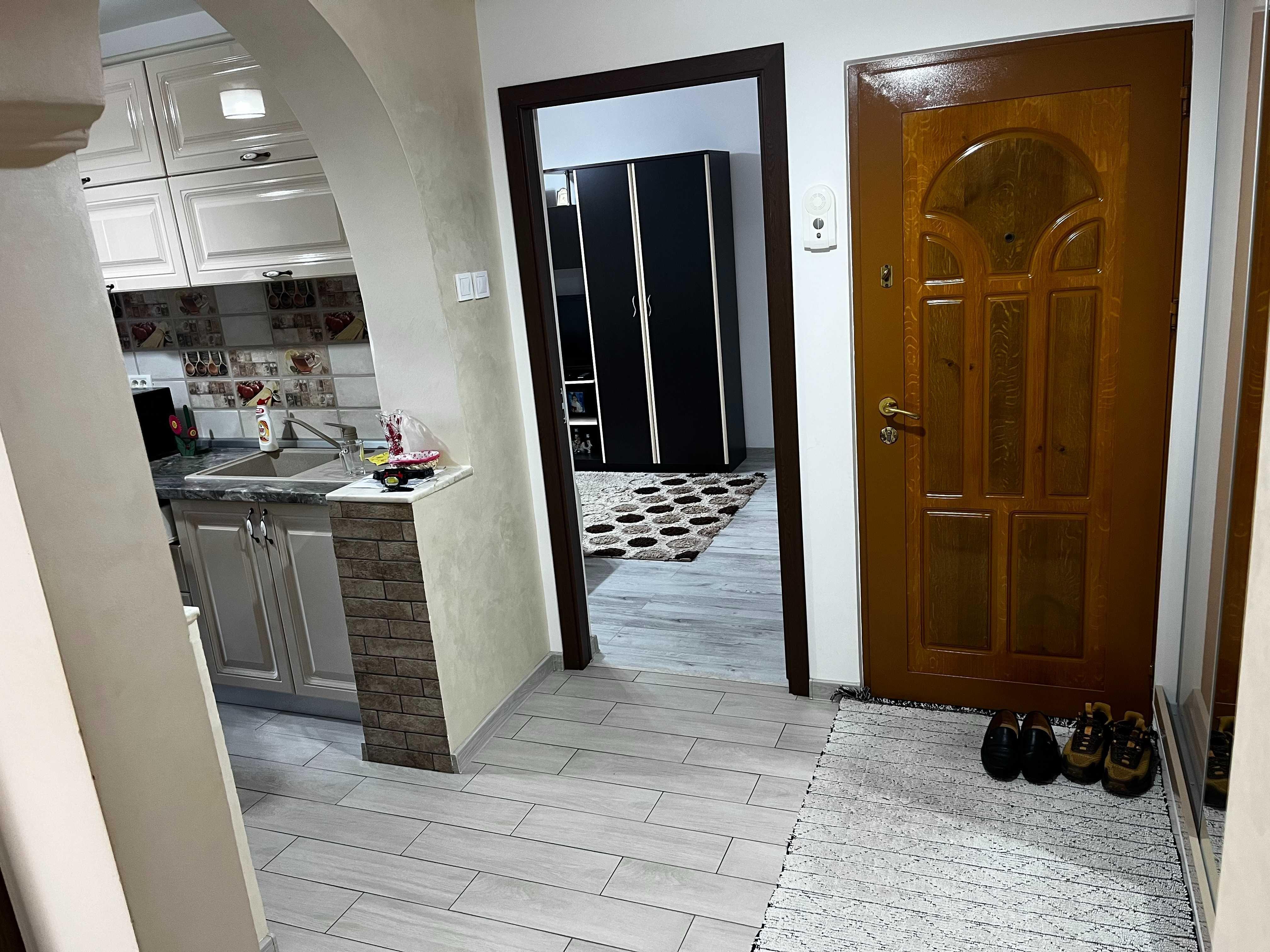 Apartament 2 camere decomandat, mobilat si utilat, loc de parcare, Trivale - Sc. Gen. nr. 13