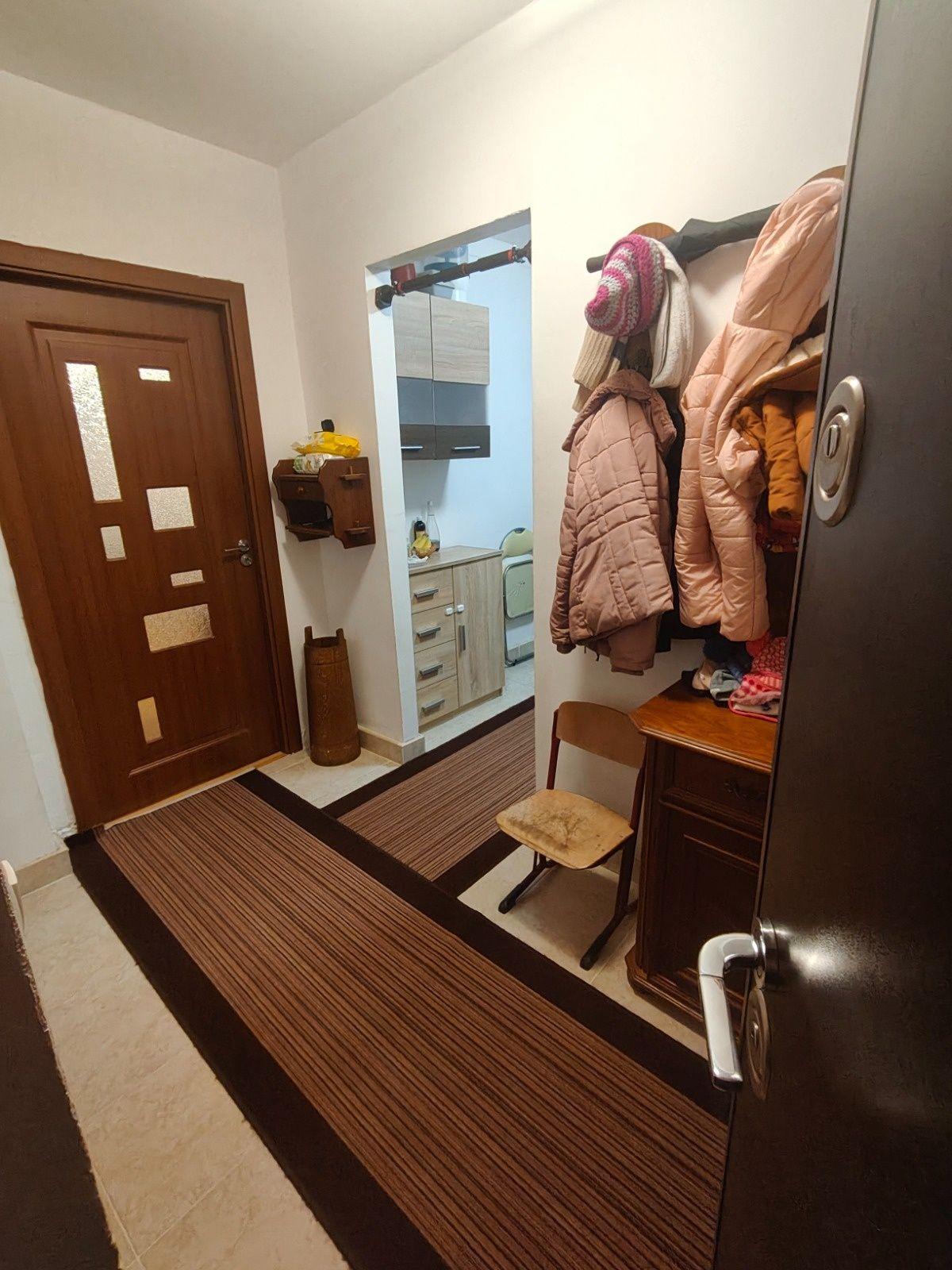 Vand / schimb apartament 2 camere cu 3 camere + diferenta