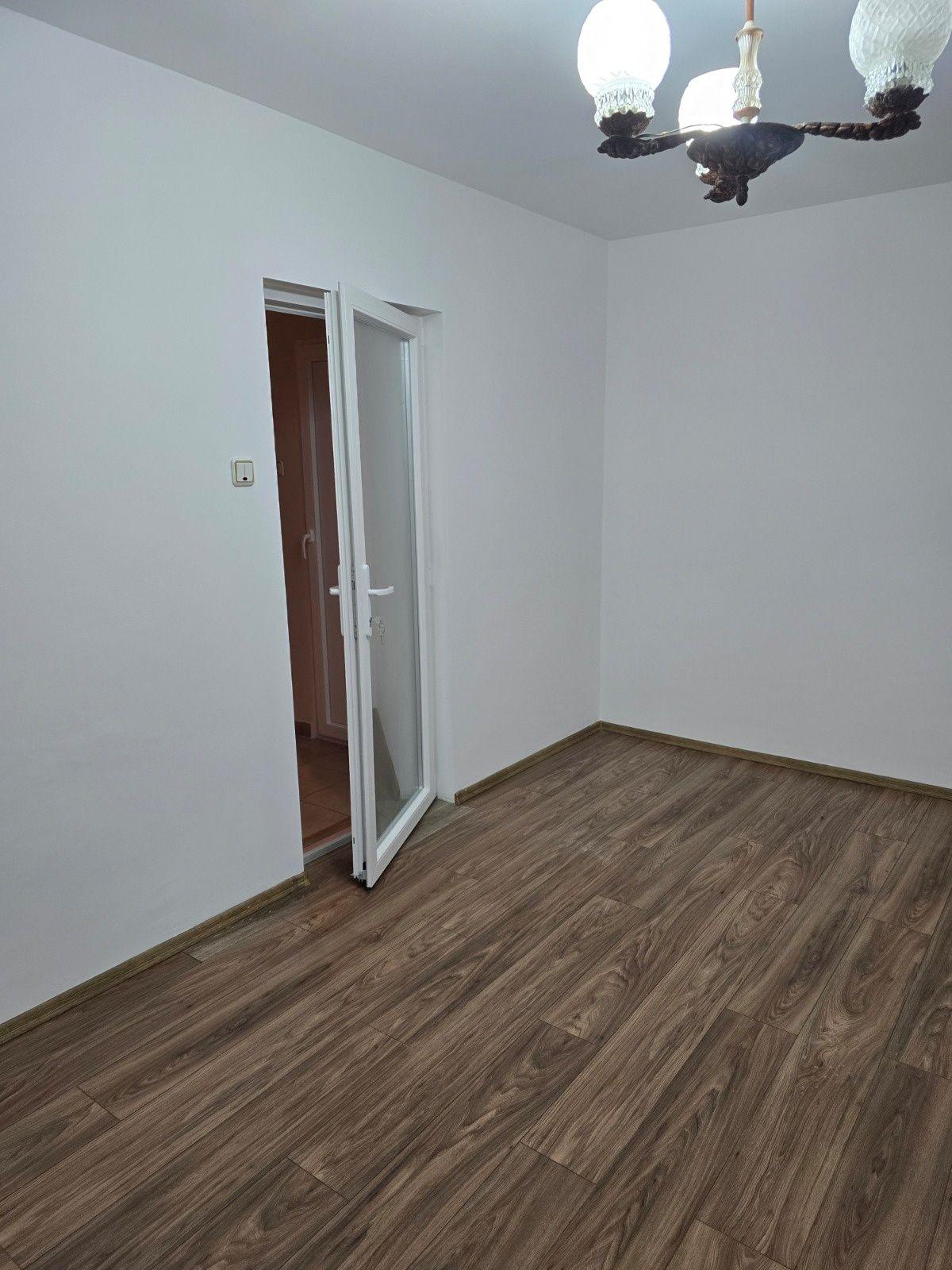 Dau in chirie apartament cu 2 camere