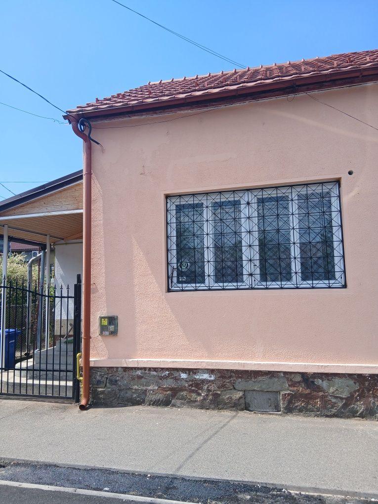 Dau Casa in chirie