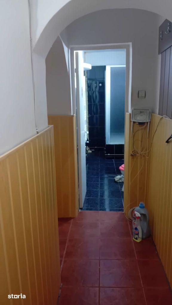 Garsonieră confortabilă, balcon și bucătărie