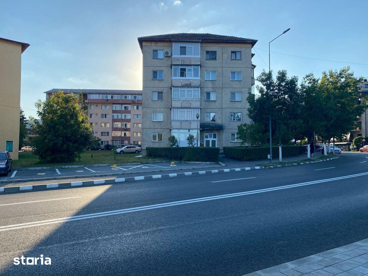 Teren de vânzare în zonă urbană, acces asfaltat - imagine 1