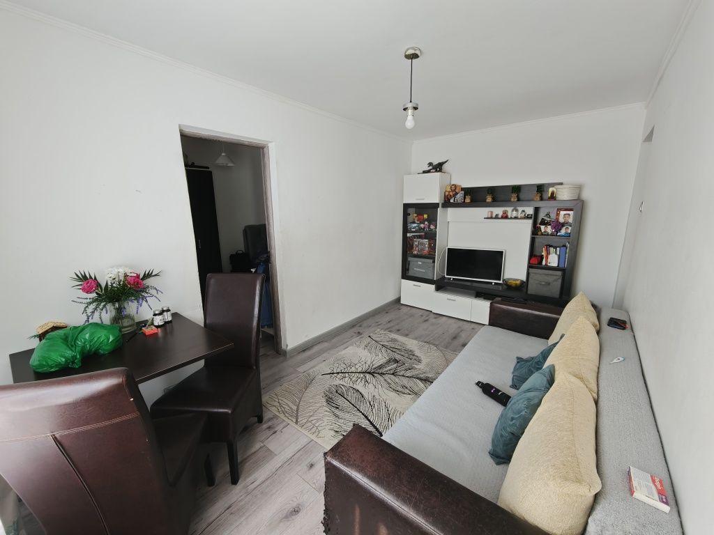 Vând apartament 3 camere in tatarasi