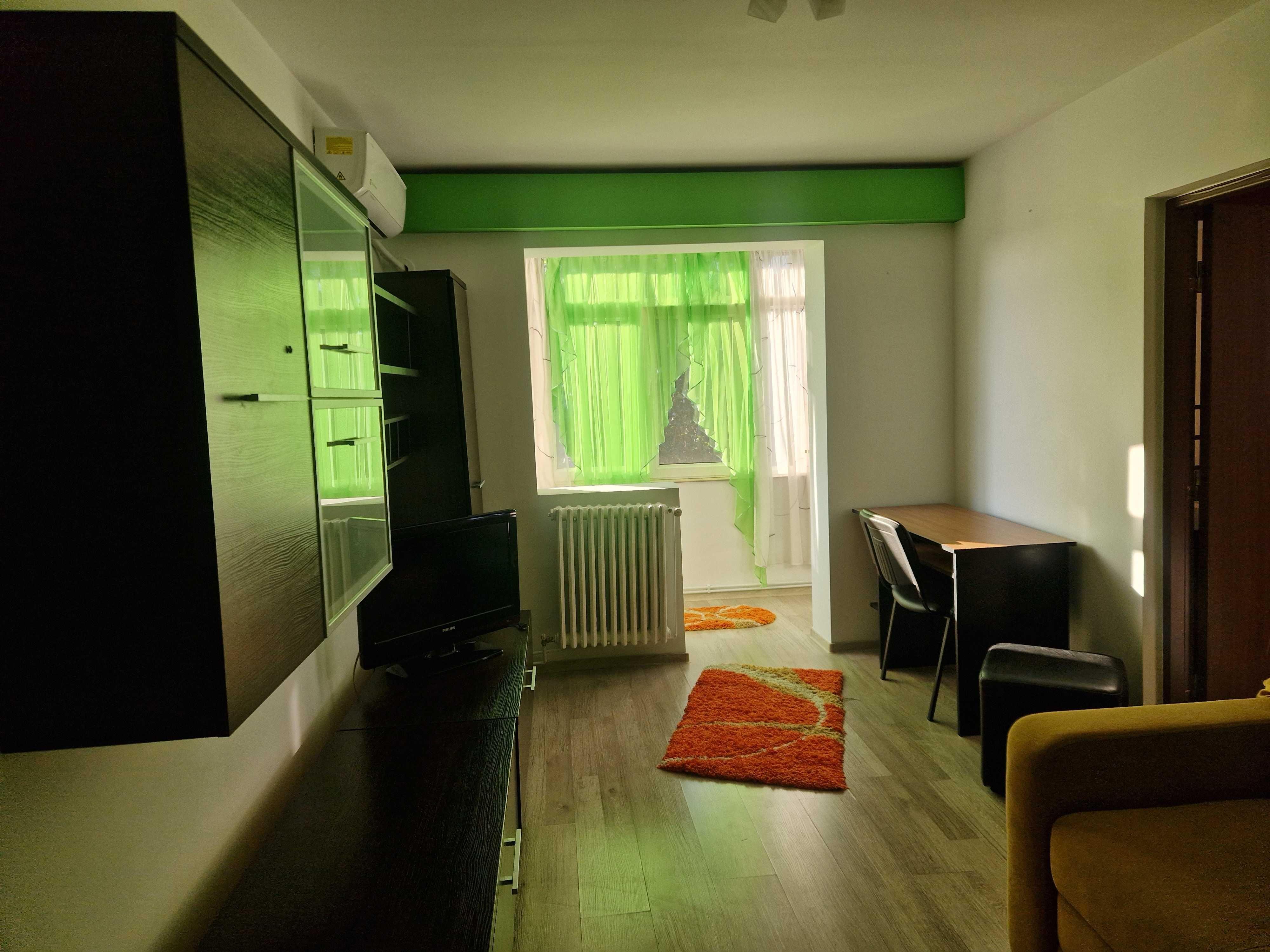 Inchiriez apartament zona Alexandru Cel Bun
