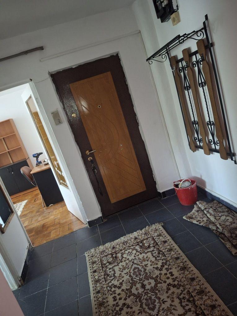 Închiriere apartament 2 camere decomandat