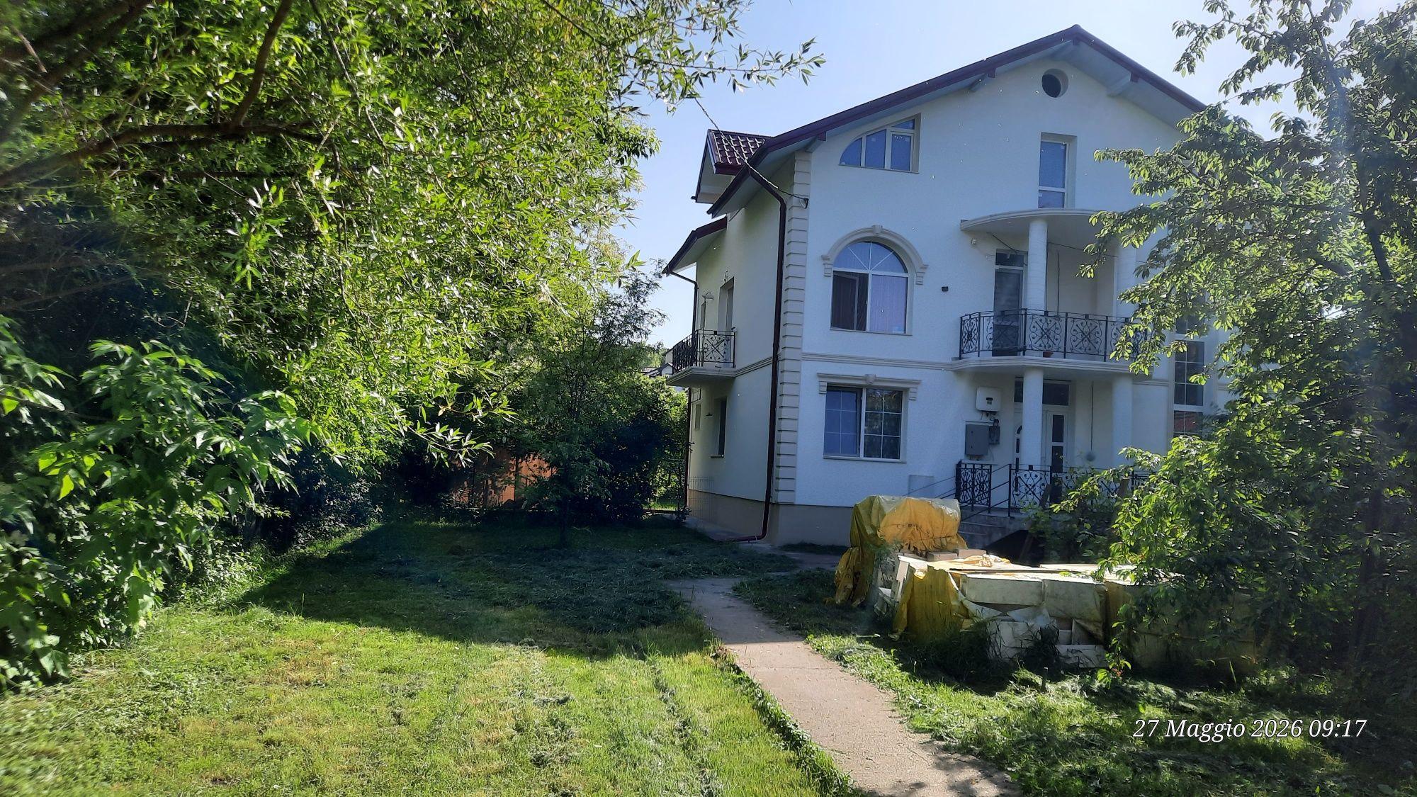 Apartament de 90mp,cu gradina,  în vila