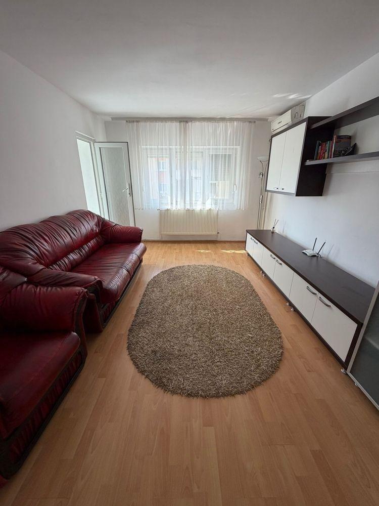 Inchiriez apartament Micalaca