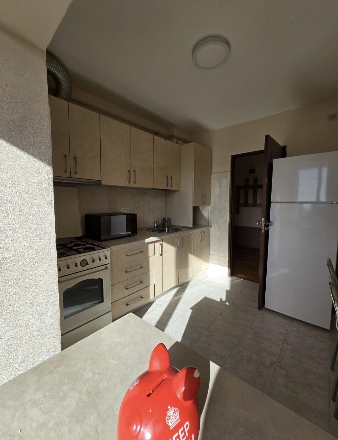 Apartament de închiriat, 2 camere, decomandat, zona Alfa