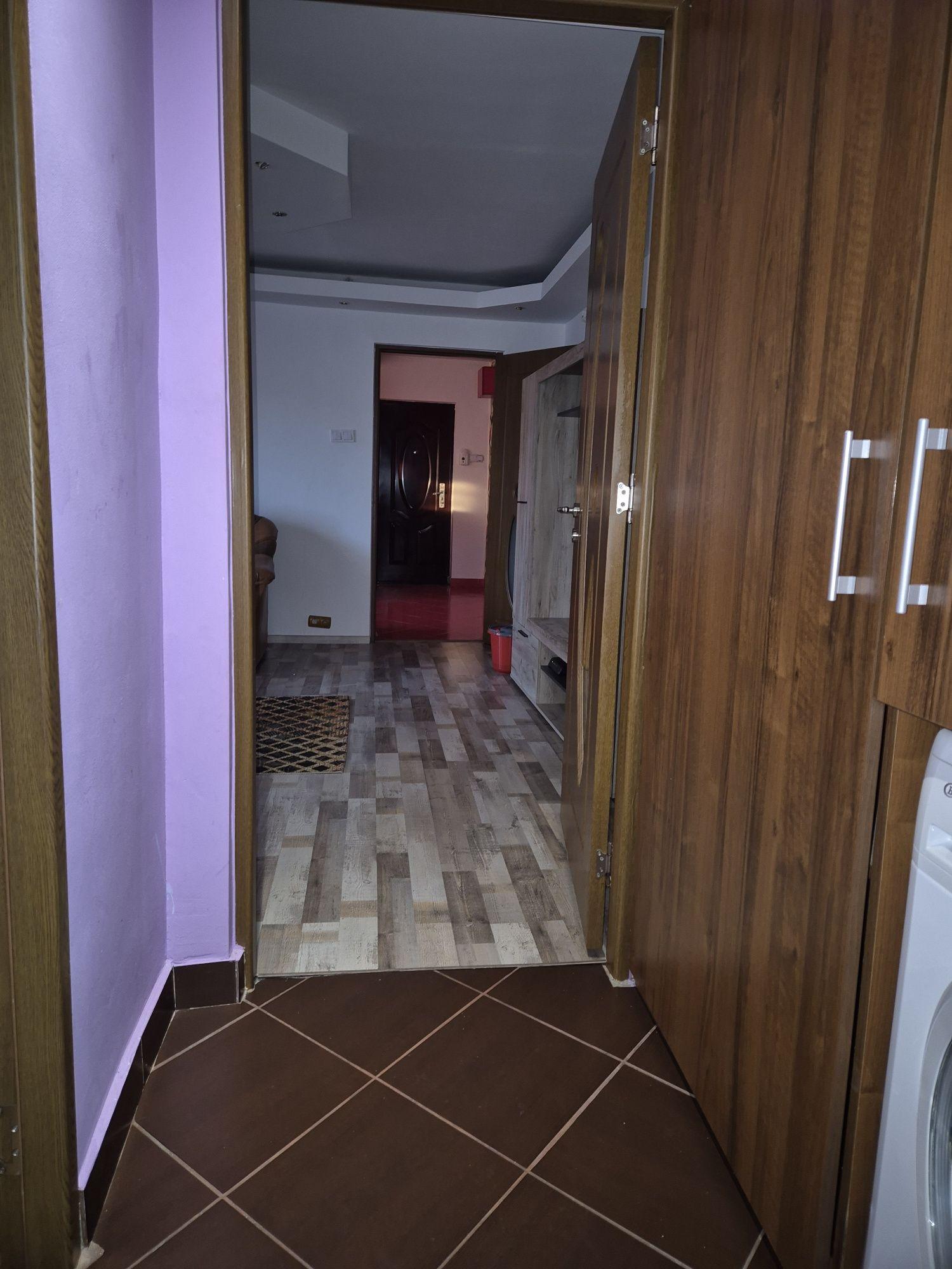 Închiriez apartament doua camere