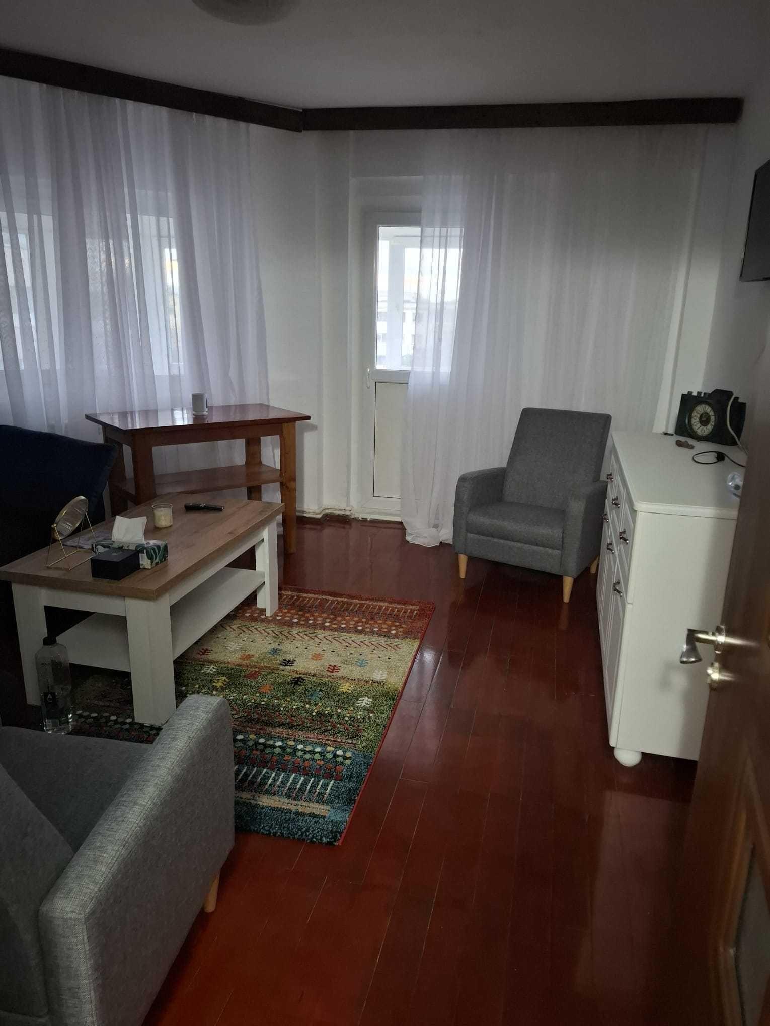 Apartament 60mp zona bazar - imagine 1