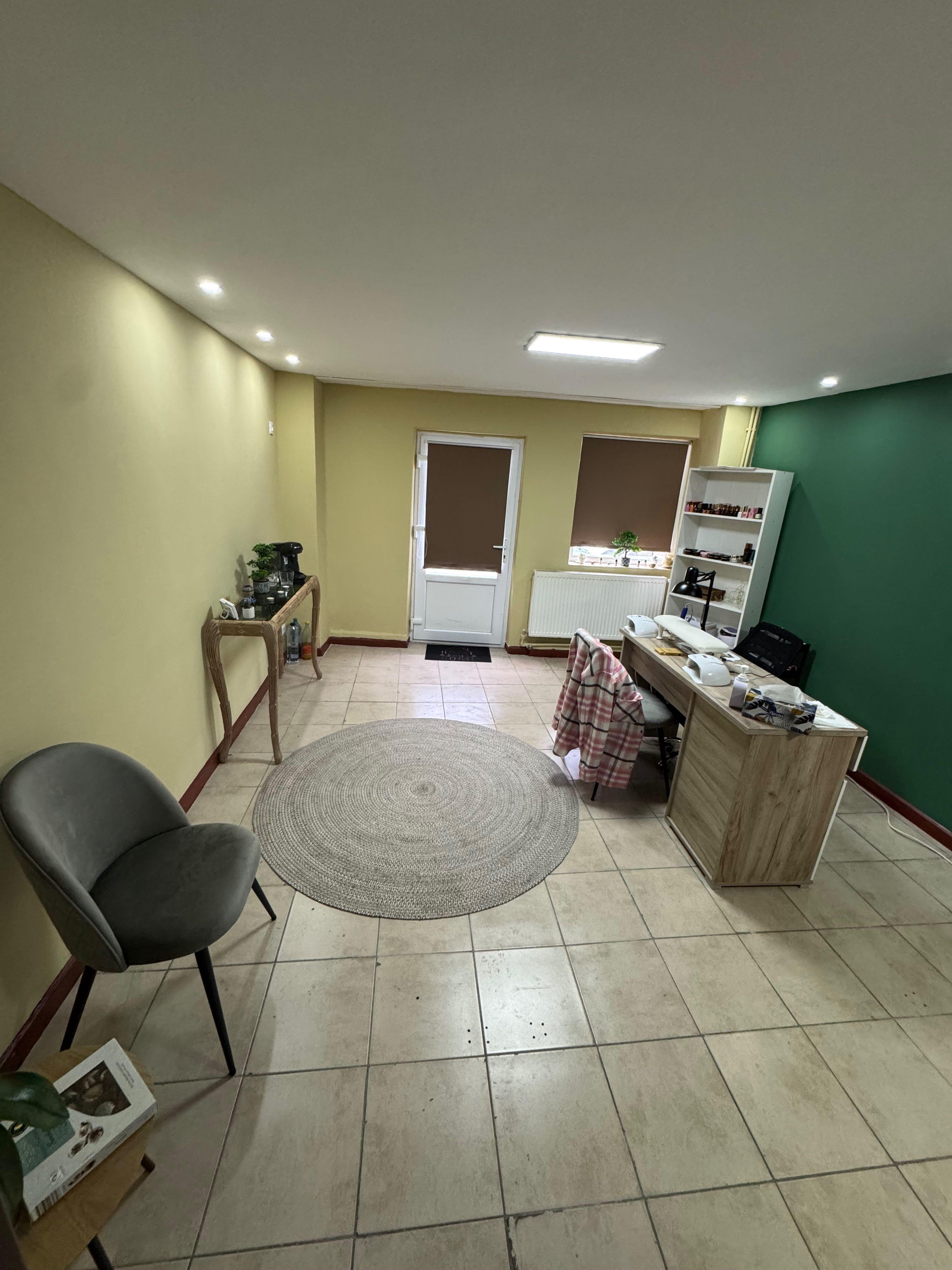 [PROPRIETAR] Inchiriez apartament cu 2 camere  si  spațiu comercial în Buzău (Strada Patriei) - imagine 1