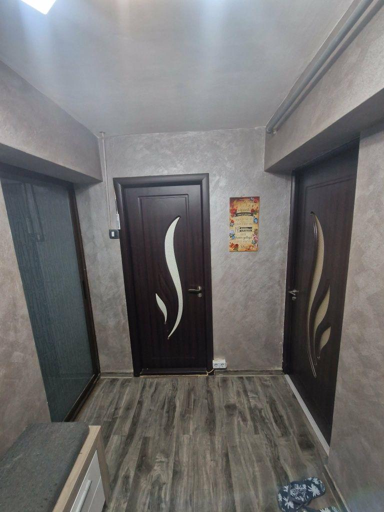Apartament 2 camere, etaj 1, zona Bradului – 77500 € negociabil