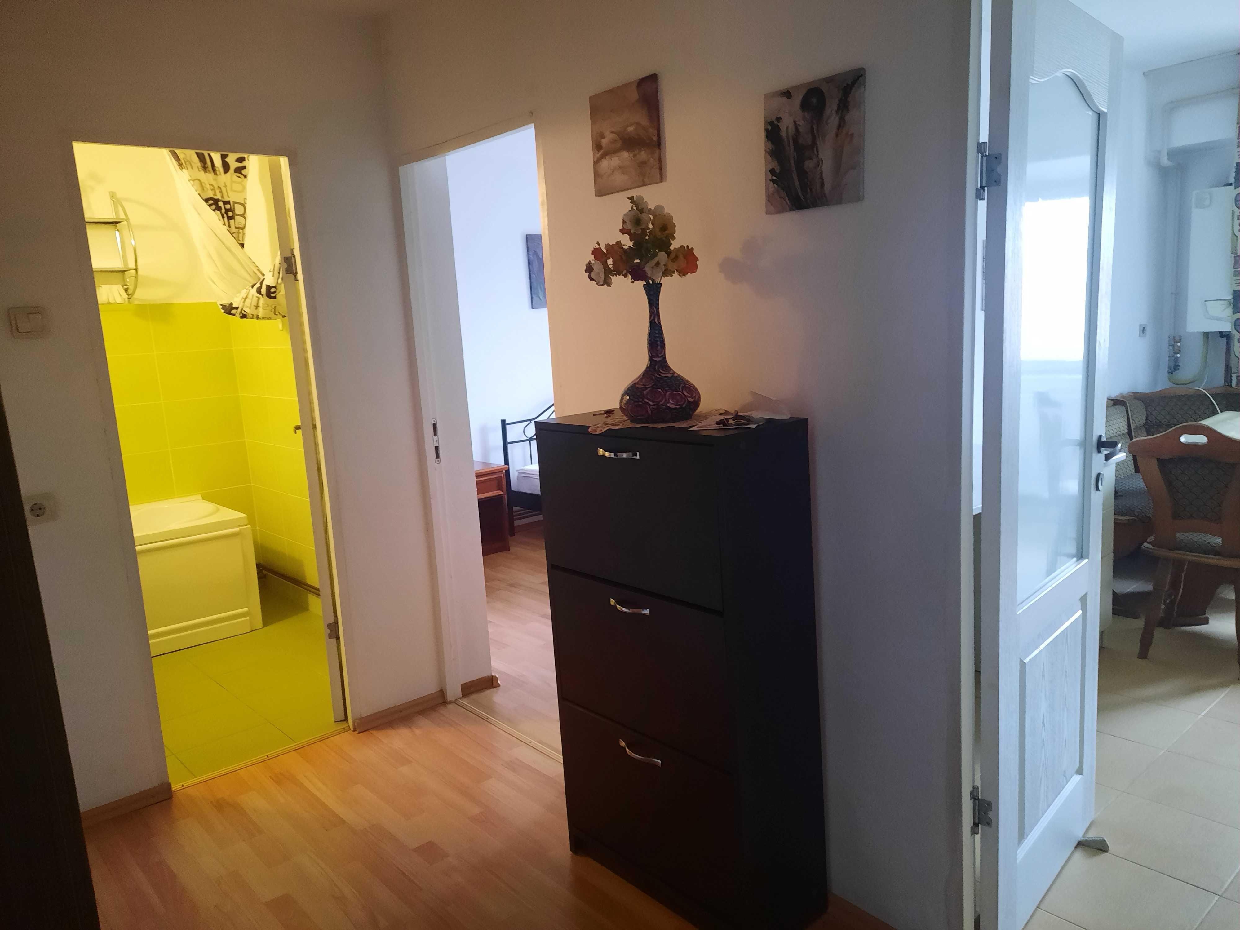 Proprietar închiriez apartament 2 camere decomandate