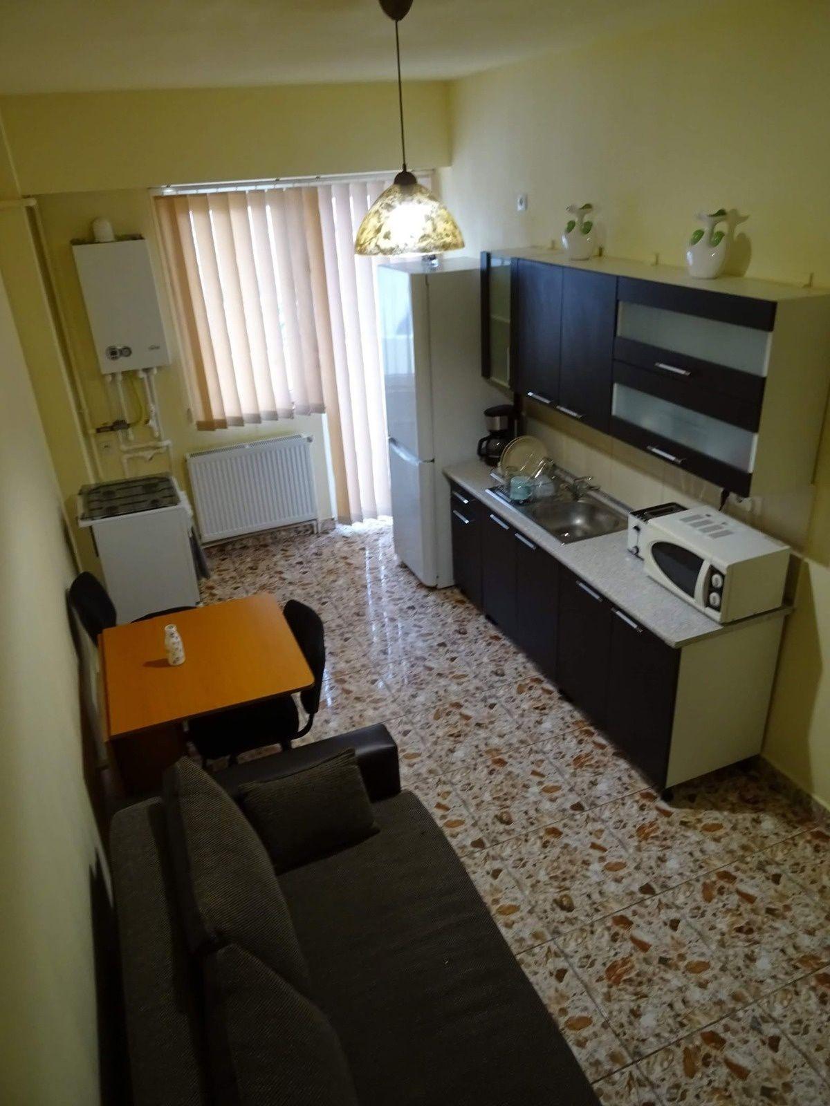 Închiriez apartament