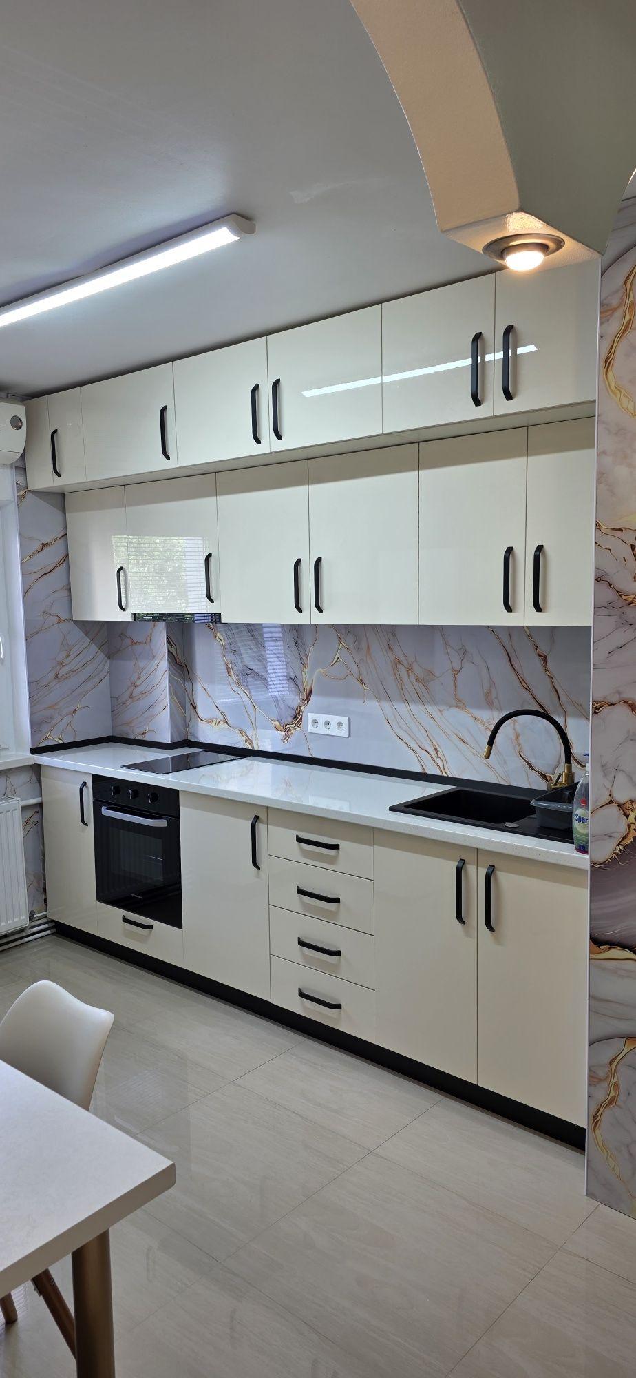 Ofer spre închiriere apartament  confort 1,2 camere decomandate