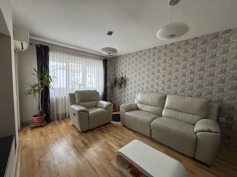 Inchiriez apartament 3 camere Ciresica