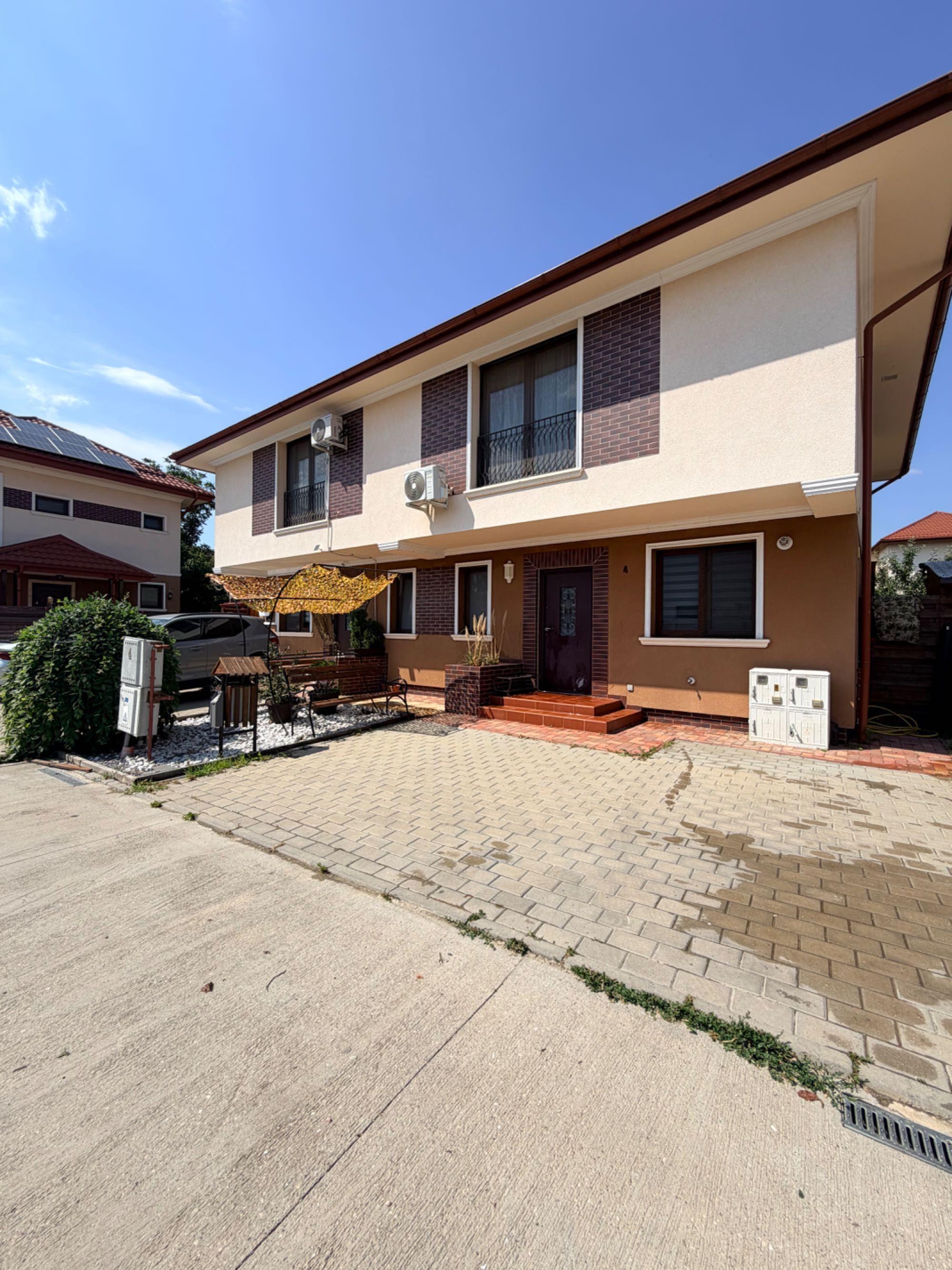 Casă modernă tip duplex în Tunari