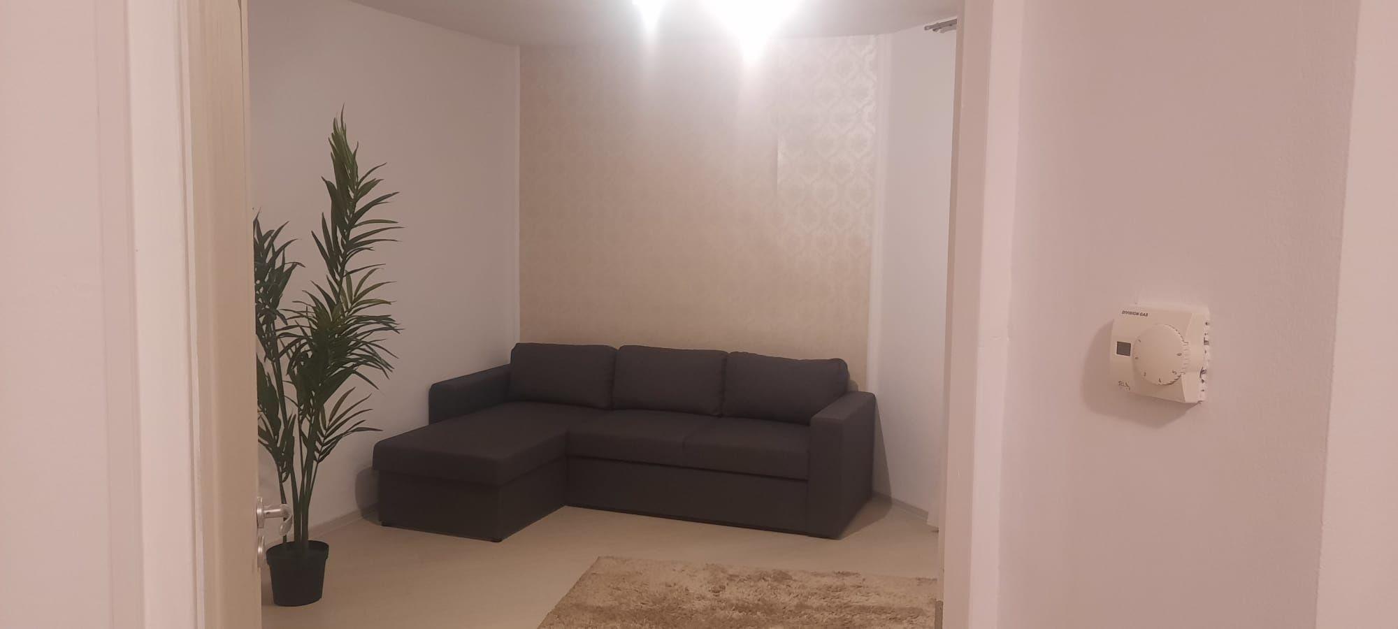 Ofer spre închiriere apartament cu două camere în zonă ultra-centrală. - imagine 1