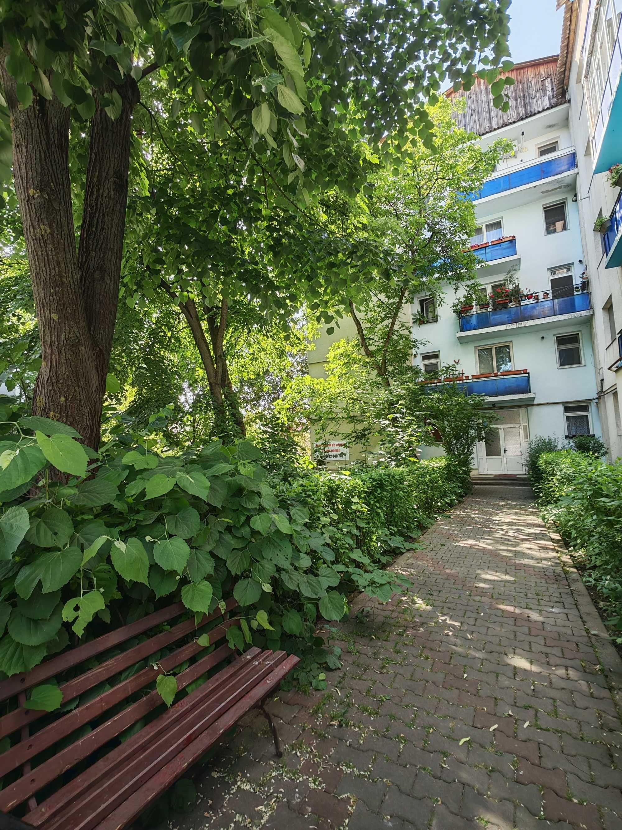 Apartament ultracentral Decebal, parcare,   2 balcoane, caramida, izolat