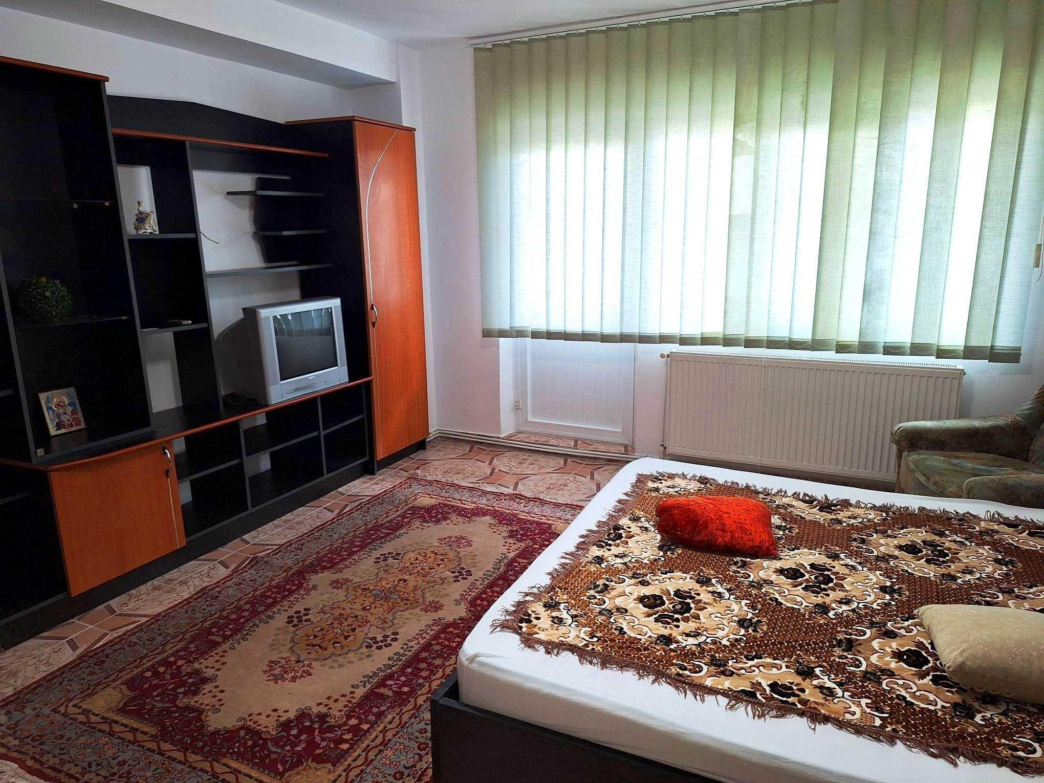 Garsonieră de închiriat – Târgoviște, str. Ciprian Porumbescu, etaj 1 - imagine 1