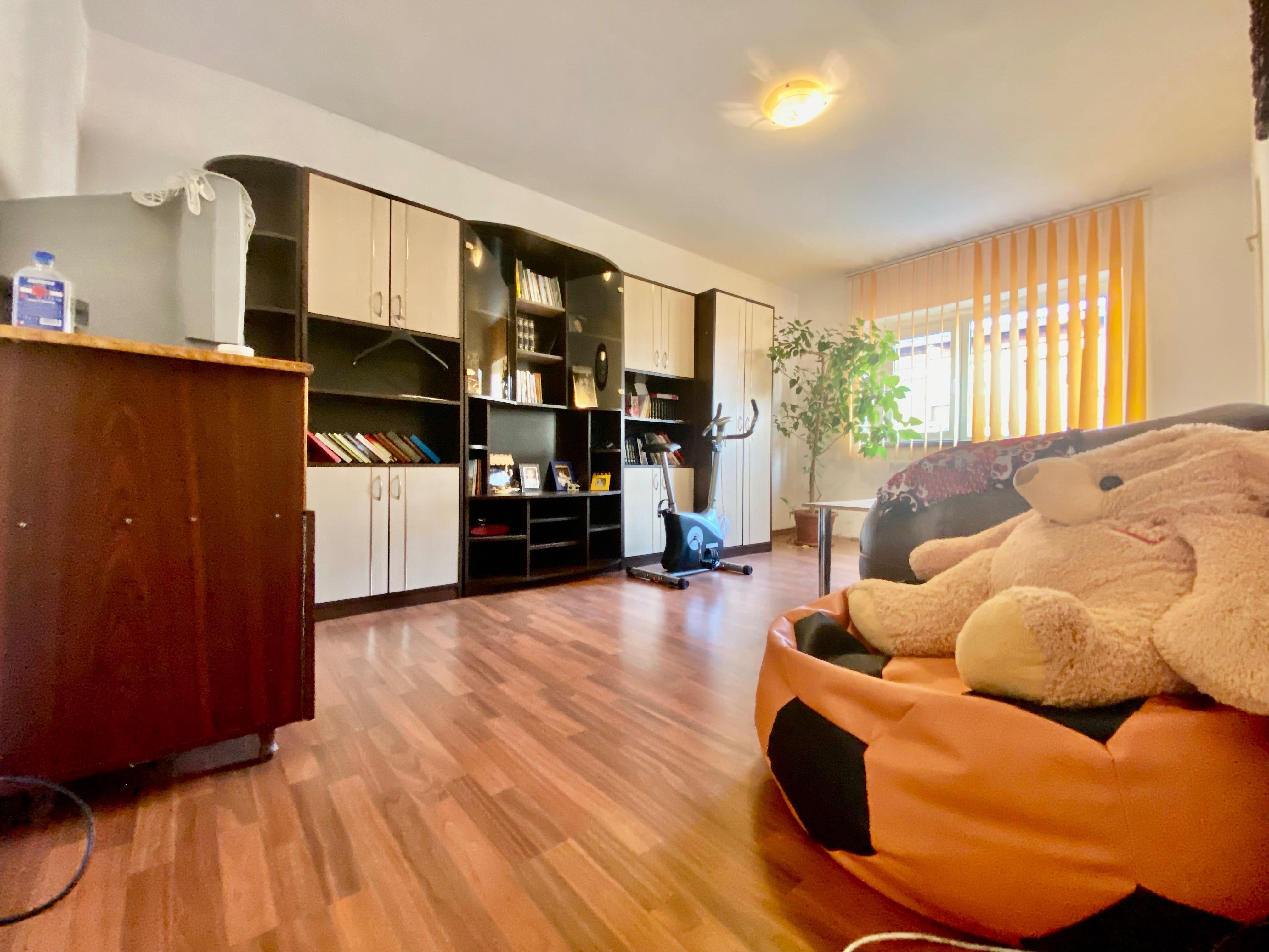 Apartament 3 camere | Micro 12 | Etaj 3 | Mobilat și utilat - imagine 1