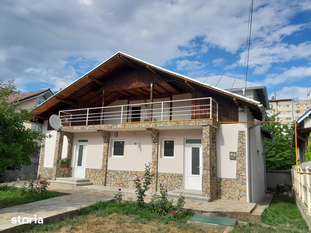 Casa de vanzare in Targoviste-micro 3-165mp utili, 433 mp teren, 2 ap - imagine 1