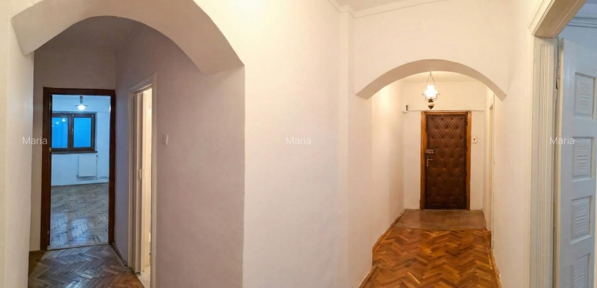Apartament spațios cu 4 camere, decomandat – Piața Centrală / Parcul Central