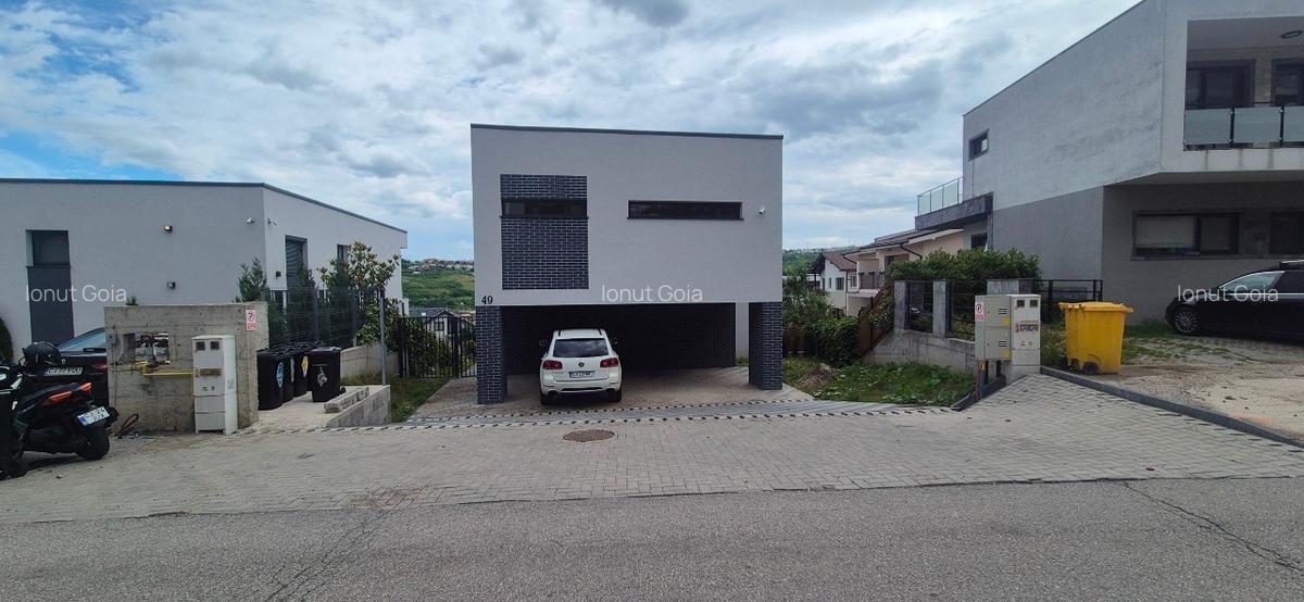 APARTAMENT CU GRADINA IN VILA CU DOUA APARTAMENTE