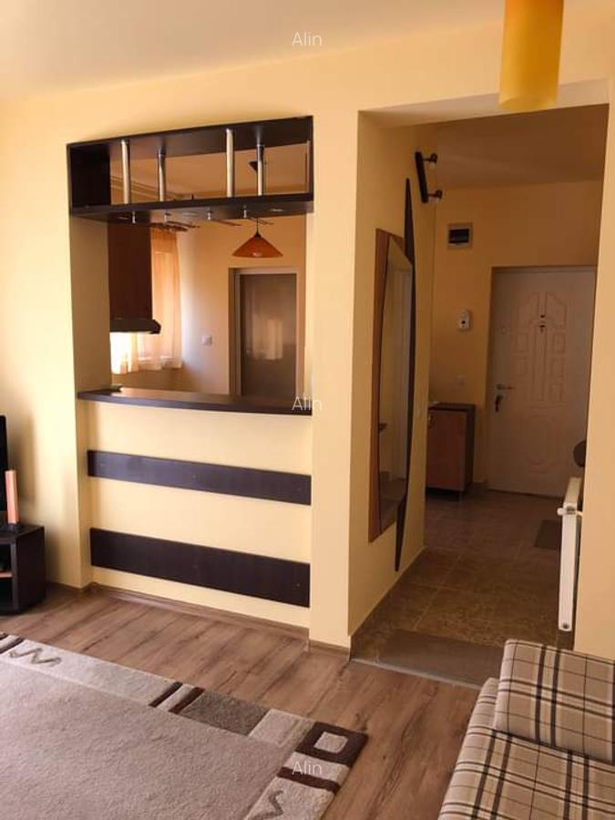 Apartament cu o camera de inchiriat in zona Plopilor,mobilat,utilat,parcare .