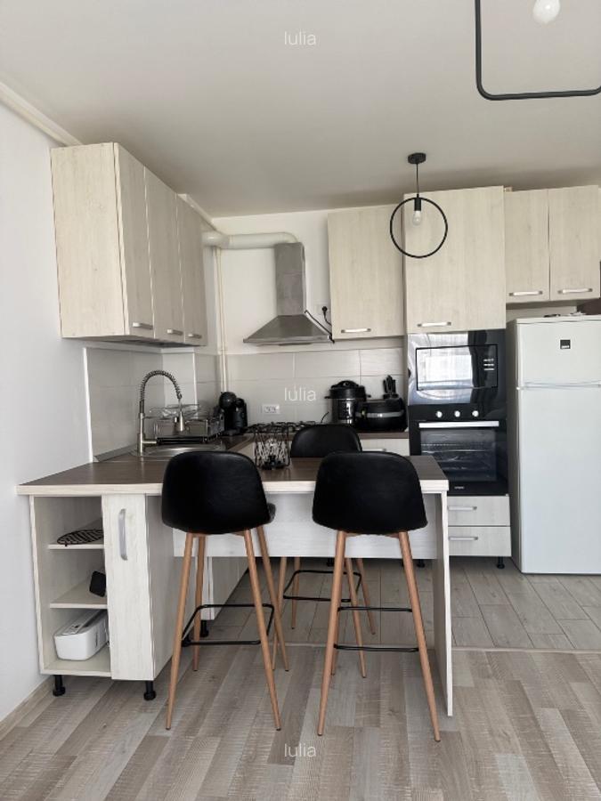Vând apartament 2 camere tip studio, cu parcare – Tractorul, str. George Bacovia - imagine 1