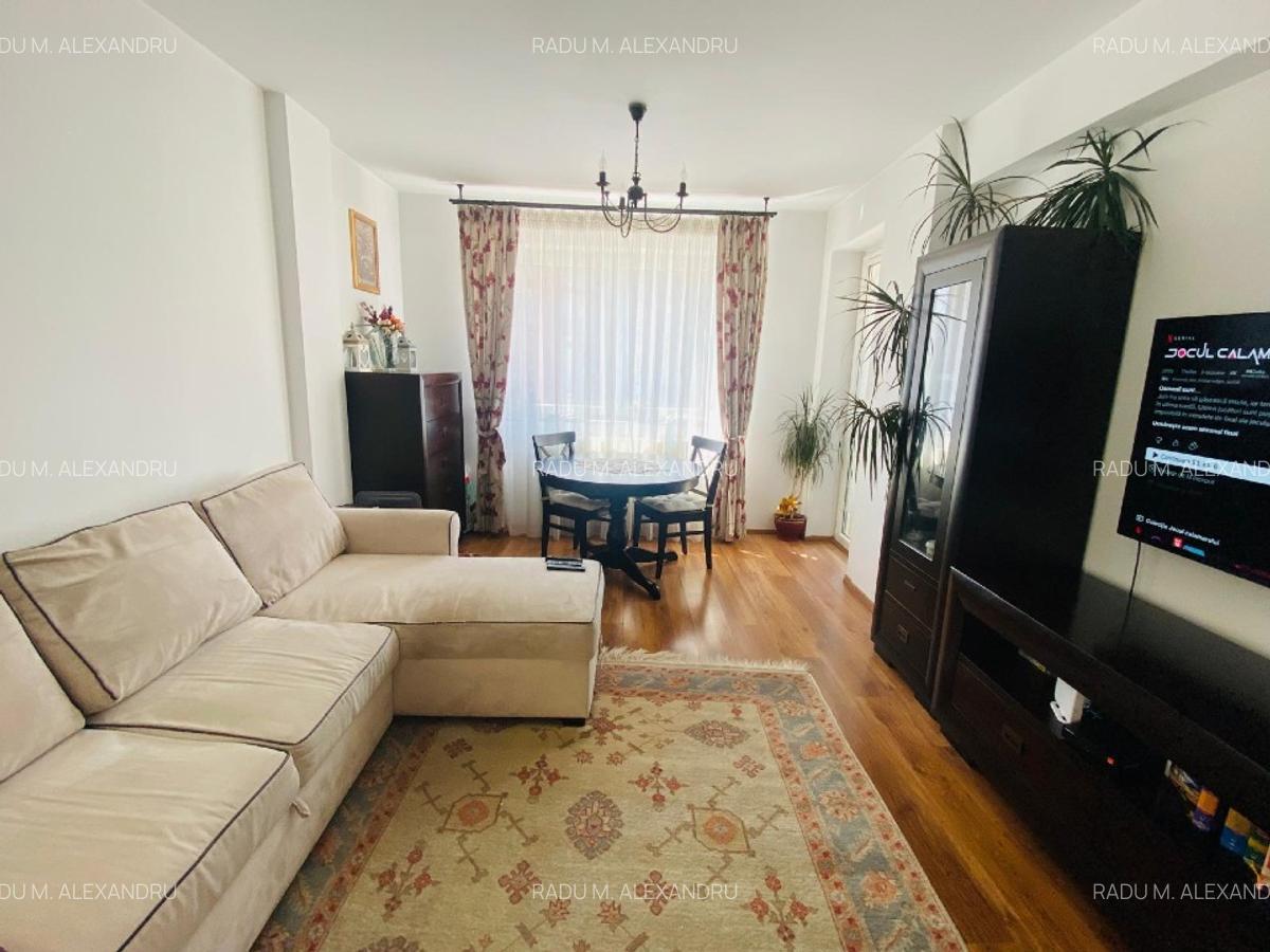 Vand apartament 3 camere