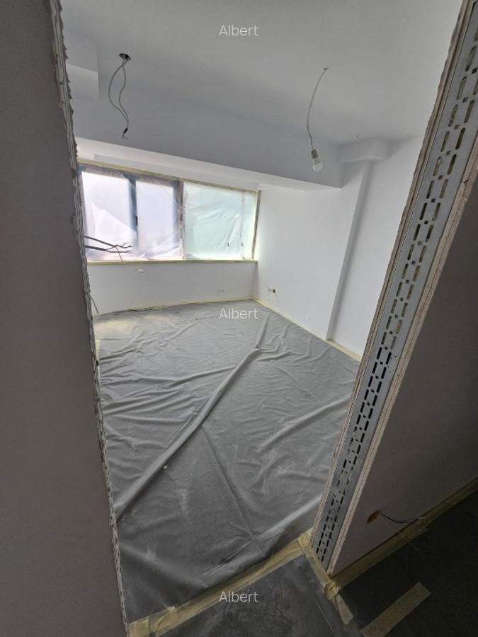 Vând apartament 3 camere, Bulevardul Unirii, etaj 6