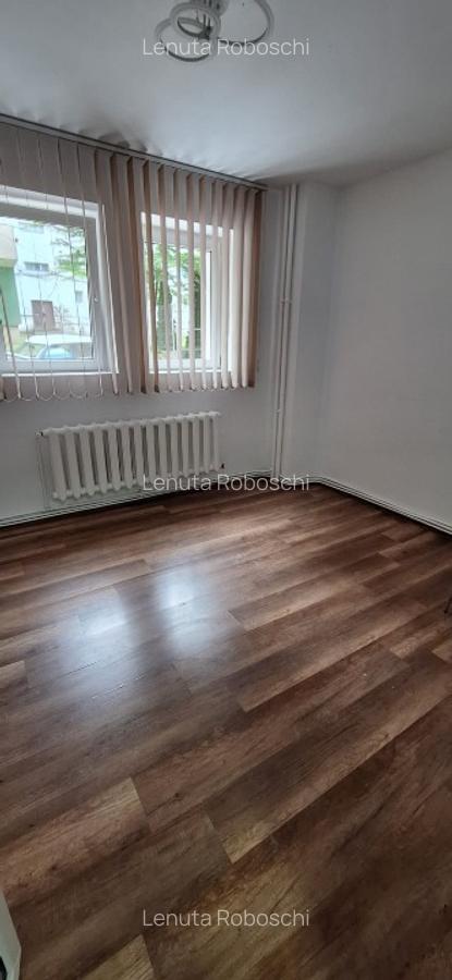 Ofer spre închiriere apartament cu 3 camere, nemobilat, începând cu 15 iunie