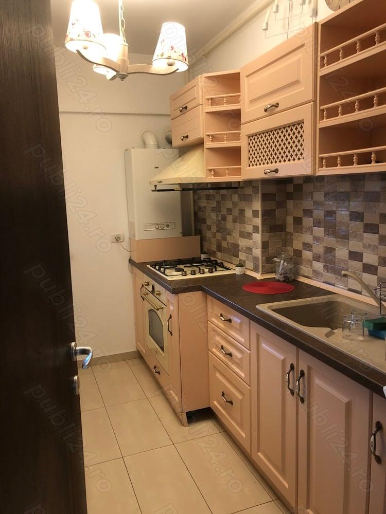 Închiriez apartament cu 2 camere