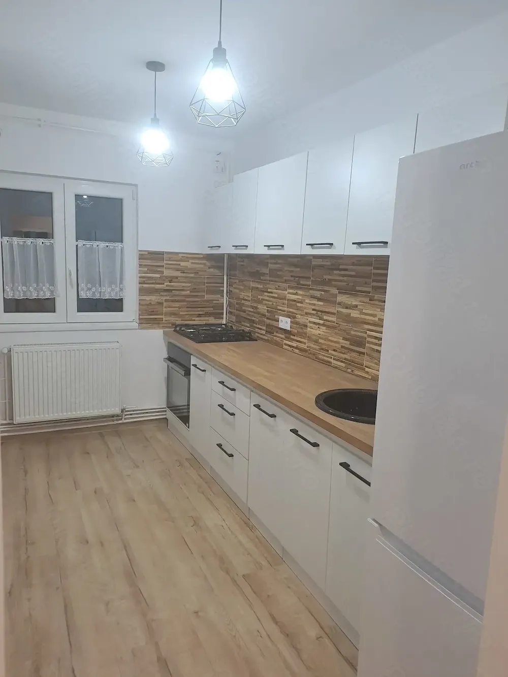 Închiriez apartament