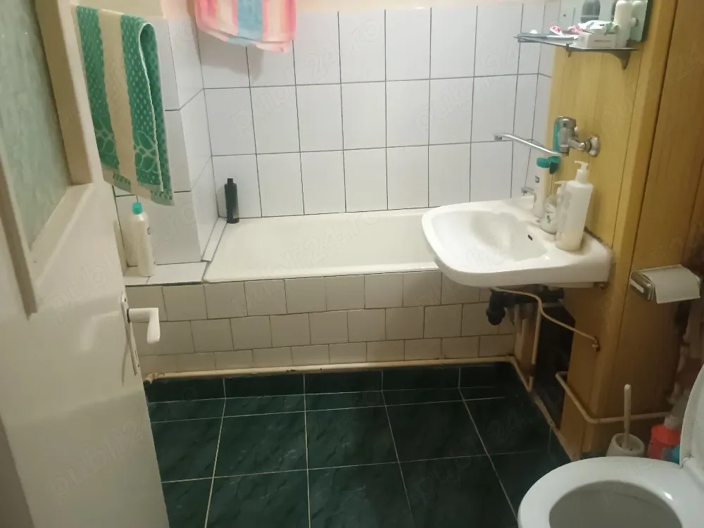 Vând apartament cu trei camere - imagine 1
