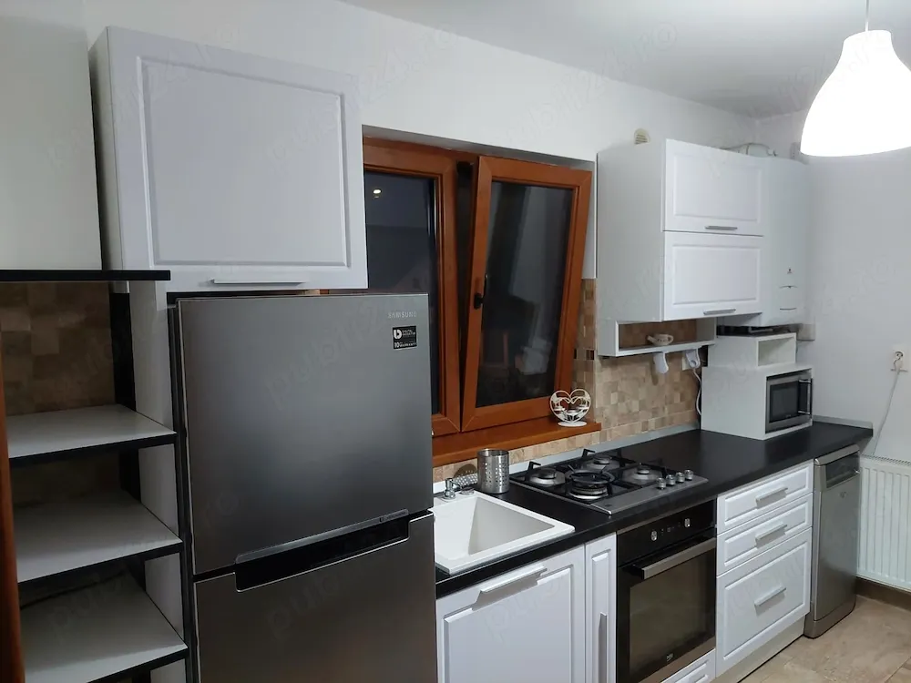Închiriez apartament 3 camere în vilă