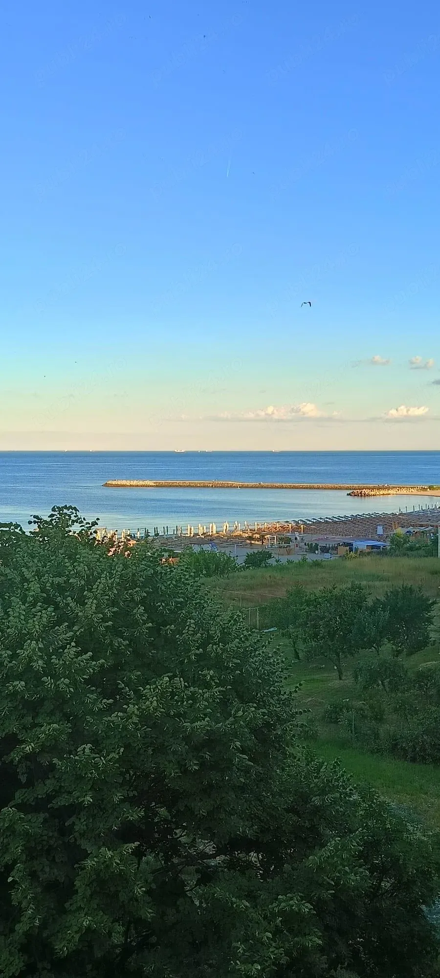 Proprietar, inchiriez apartament 3 camere, Faleza Nord, vedere la mare, centrala pe gaz.