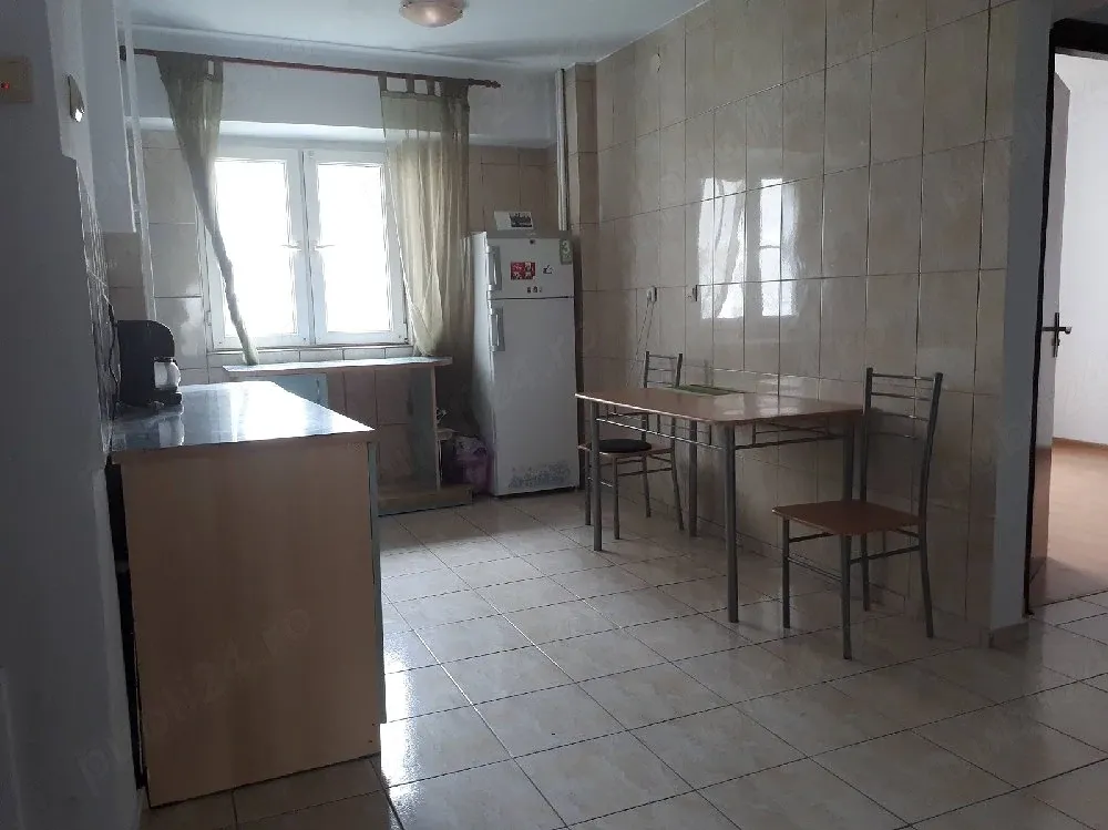 Camera in apartament cu 3 camere