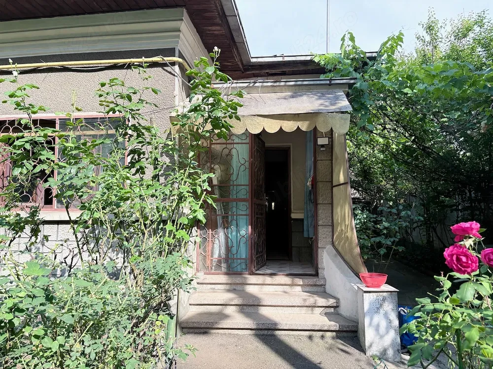 Casă 3 camere cu teren 250 mp, garaj închis, Sector 6, Giulești Crângași