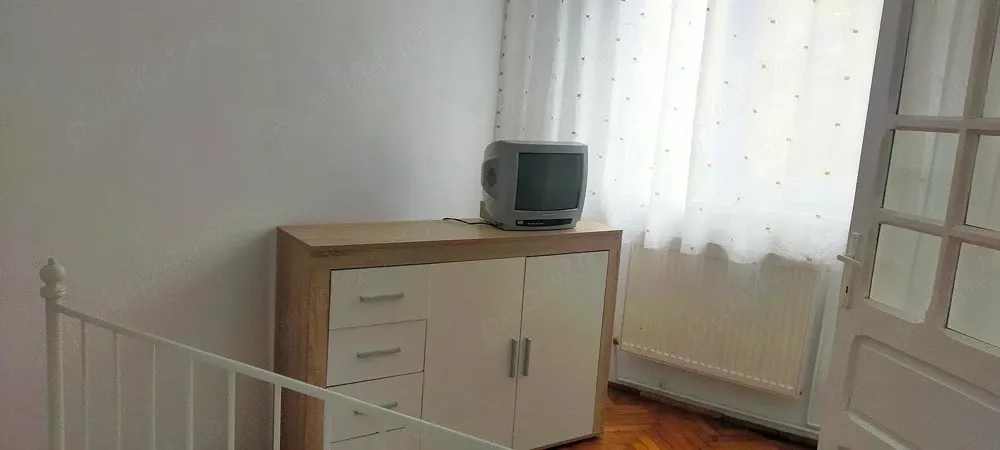 Inchiriez apartament cu 2 camere, mobilat.