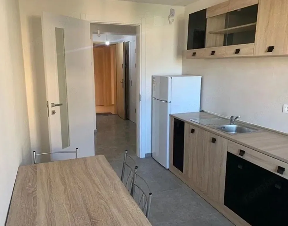 zona centrala PITESTI dau in CHIRIE un apartament cu 2 camere