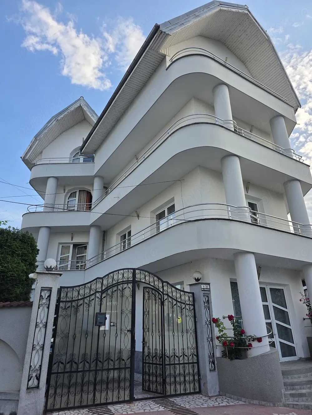 Închiriez vilă