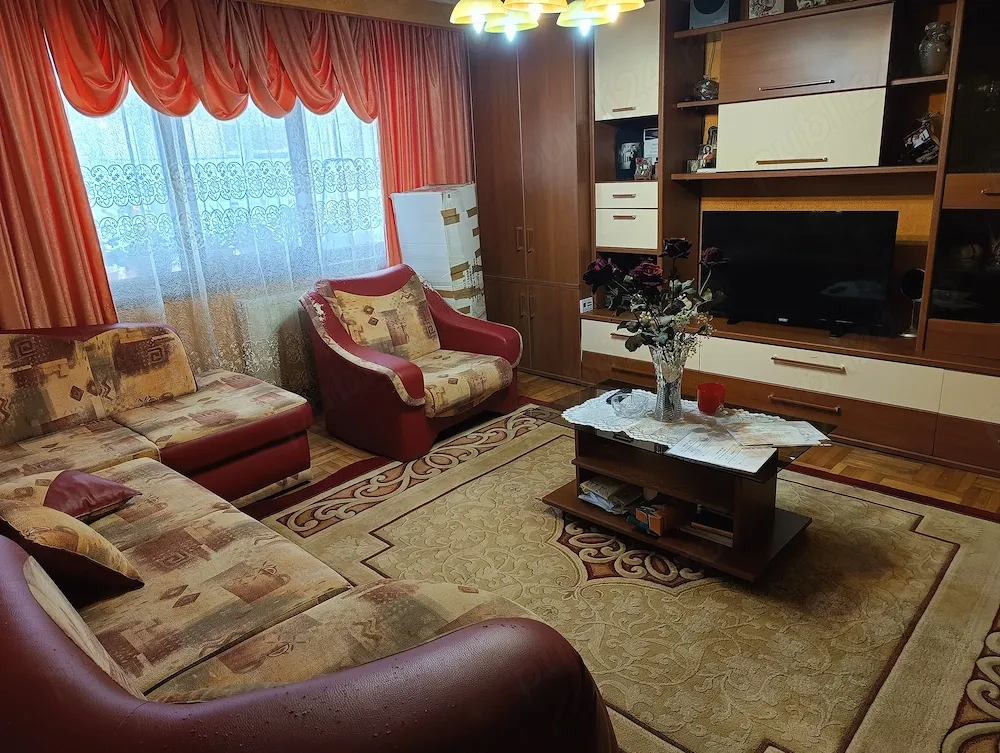 Închiriez apartament 3 camere zona Banatului - imagine 1