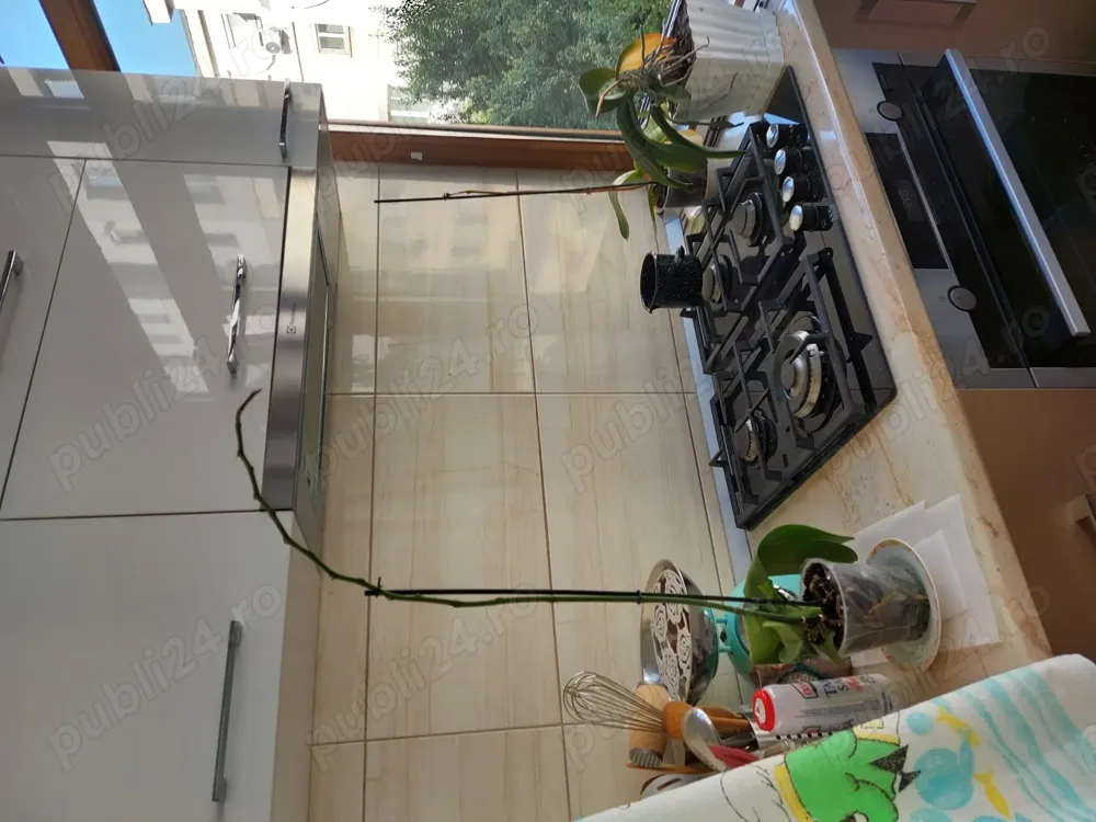 Vând apartament parțial mobilat