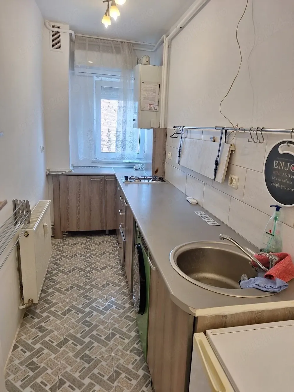 Ap modern 1 cam la Uta cu termoteca totul nou ocupabil imediat