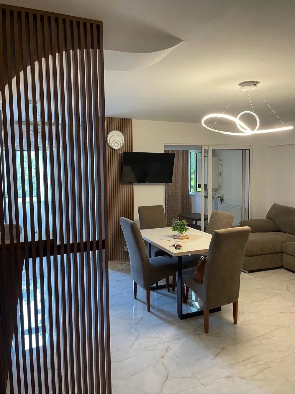 Inchiriez apartament 2 camere, str Unirii, langa Bisericuta Copiilor