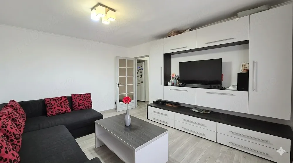 Vind apartament 3 camere decomandat Micro 16
