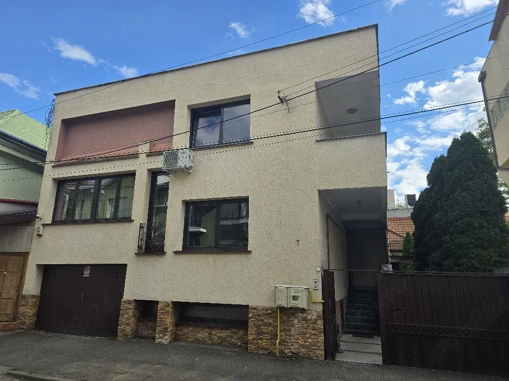 Proprietate ultracentrală, două case, aprox. 250 mp